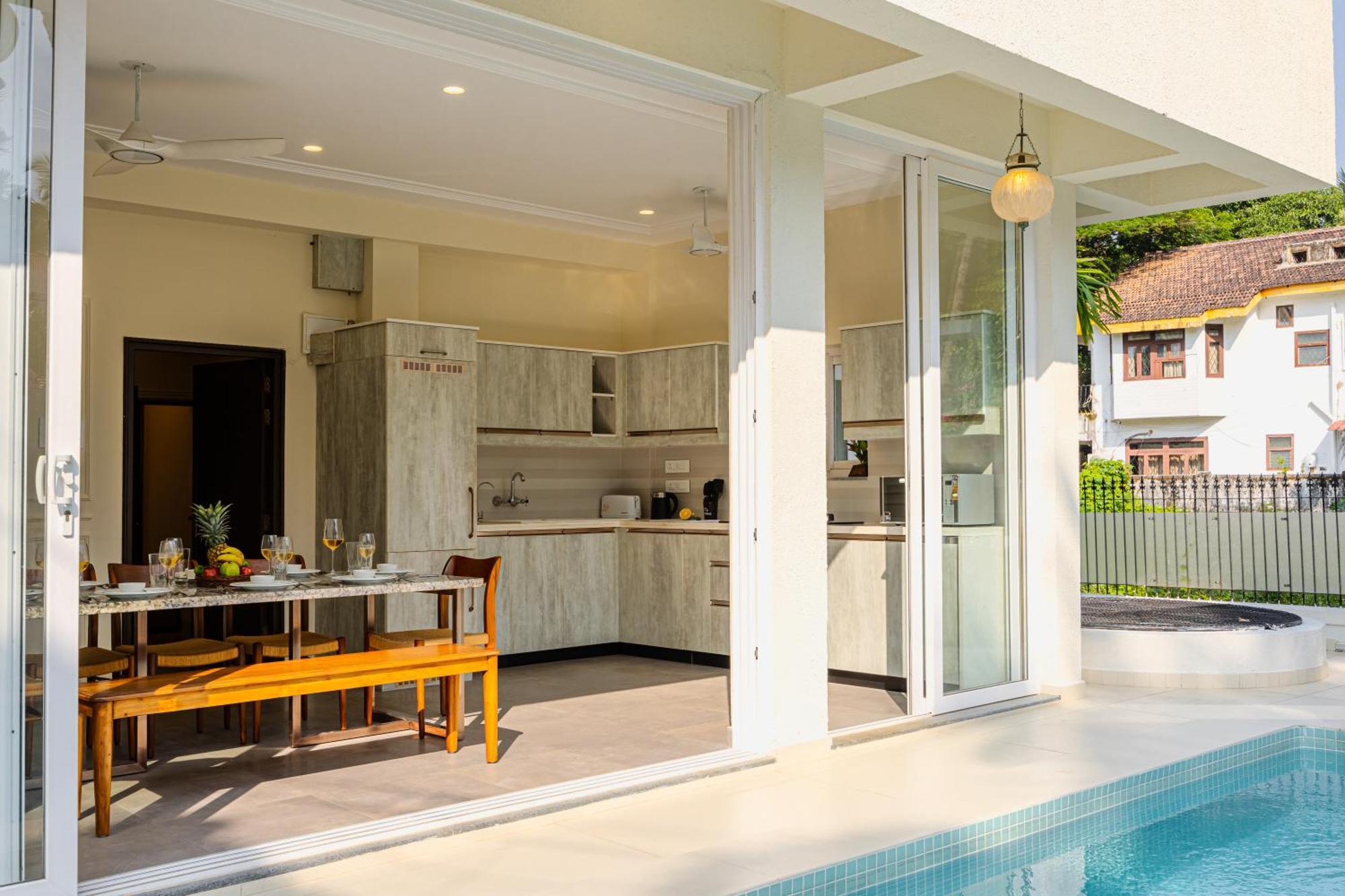 Elivaas 4 Bhk Villa Near Beach With Private Pool & Bar - Casa Boa Vida Candolim Eksteriør billede