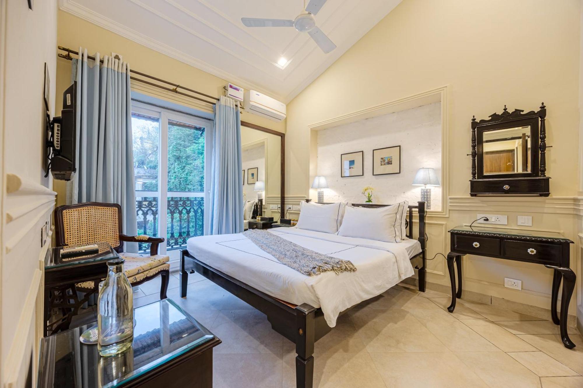 Elivaas 4 Bhk Villa Near Beach With Private Pool & Bar - Casa Boa Vida Candolim Eksteriør billede