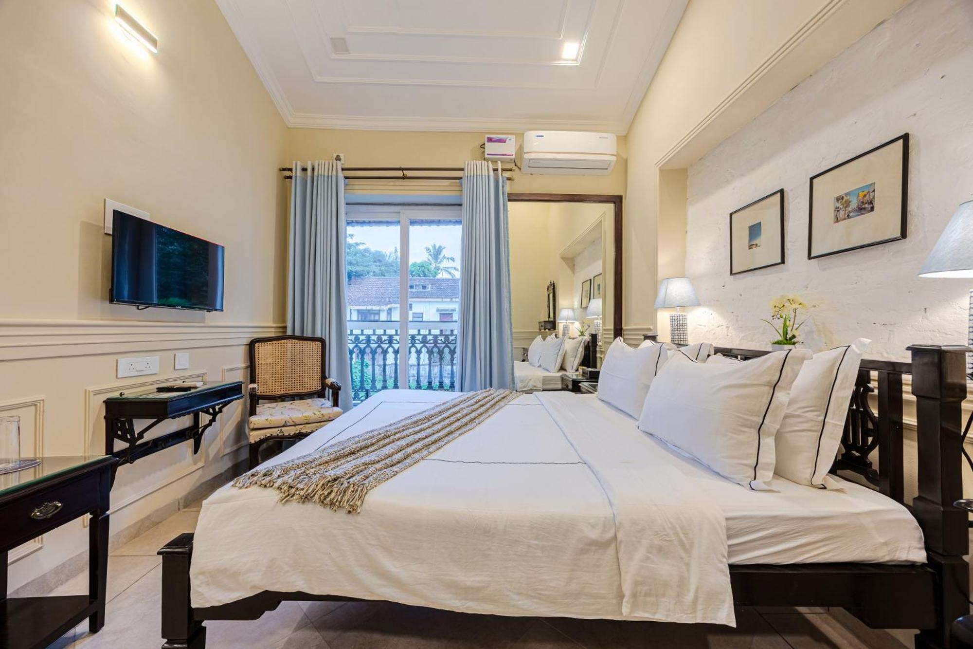 Elivaas 4 Bhk Villa Near Beach With Private Pool & Bar - Casa Boa Vida Candolim Eksteriør billede