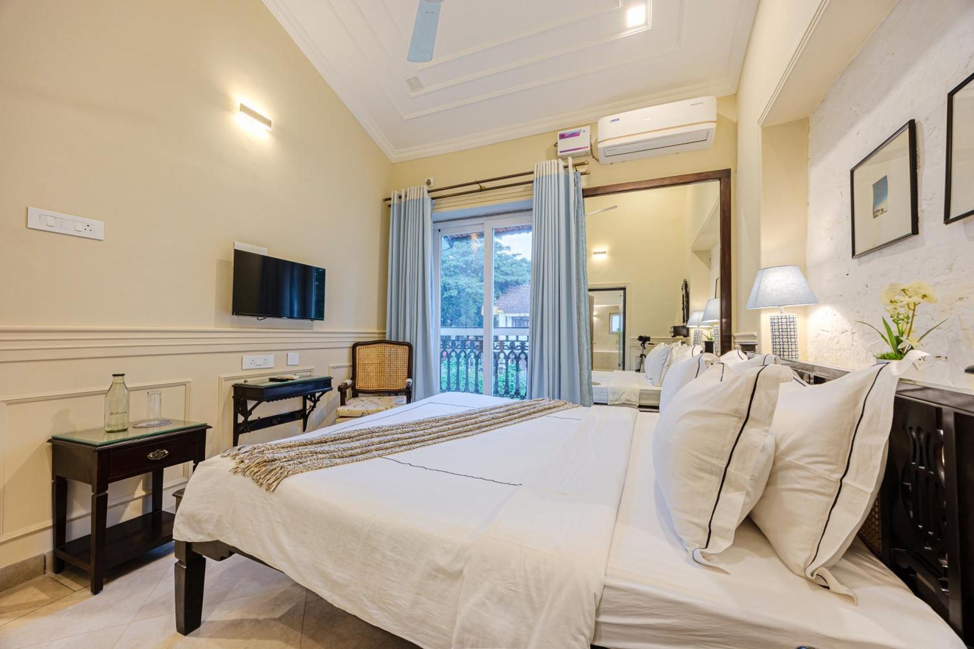 Elivaas 4 Bhk Villa Near Beach With Private Pool & Bar - Casa Boa Vida Candolim Eksteriør billede