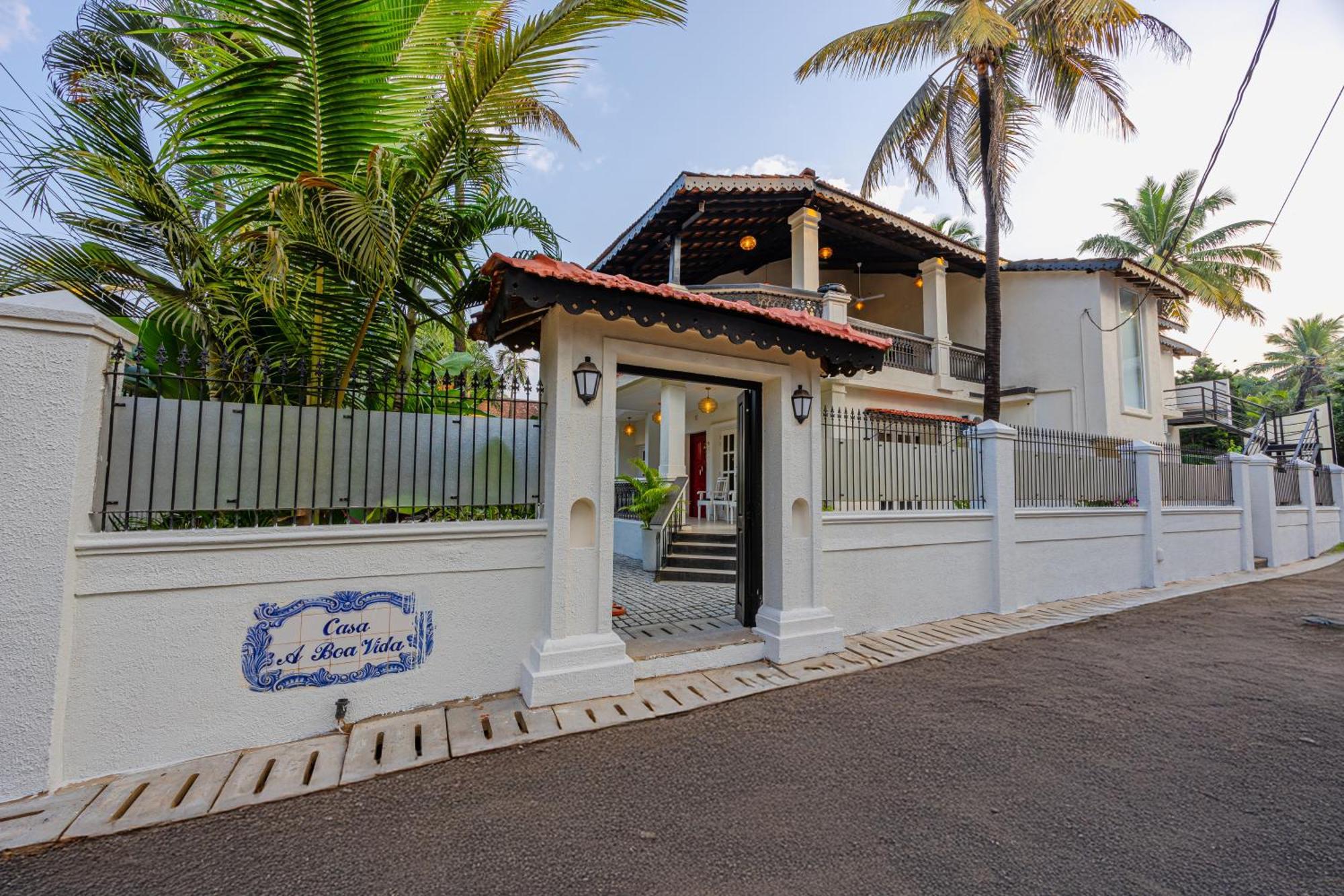 Elivaas 4 Bhk Villa Near Beach With Private Pool & Bar - Casa Boa Vida Candolim Eksteriør billede